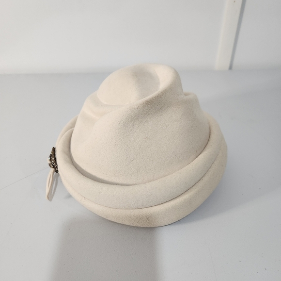 Vintage Cream Women's Hat with Pin Accent - Picture 6 of 7